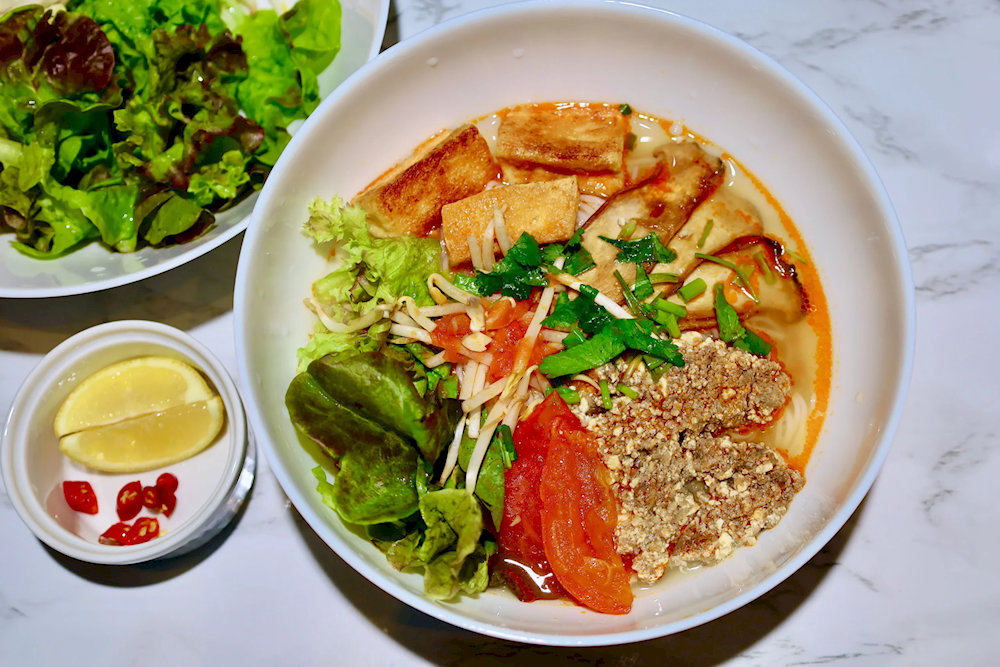 Vegan Bun Rieu with sweet and clear broth, fragrant and fatty crab and mushroom soup, with a unique flavor 